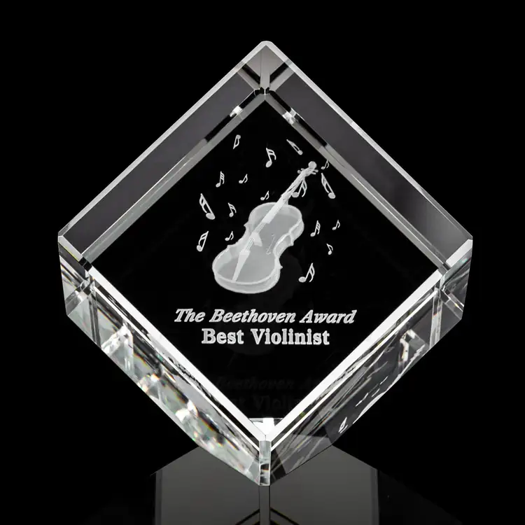 Trophée cube Burrill en cristal optique - Gravure 3D #5