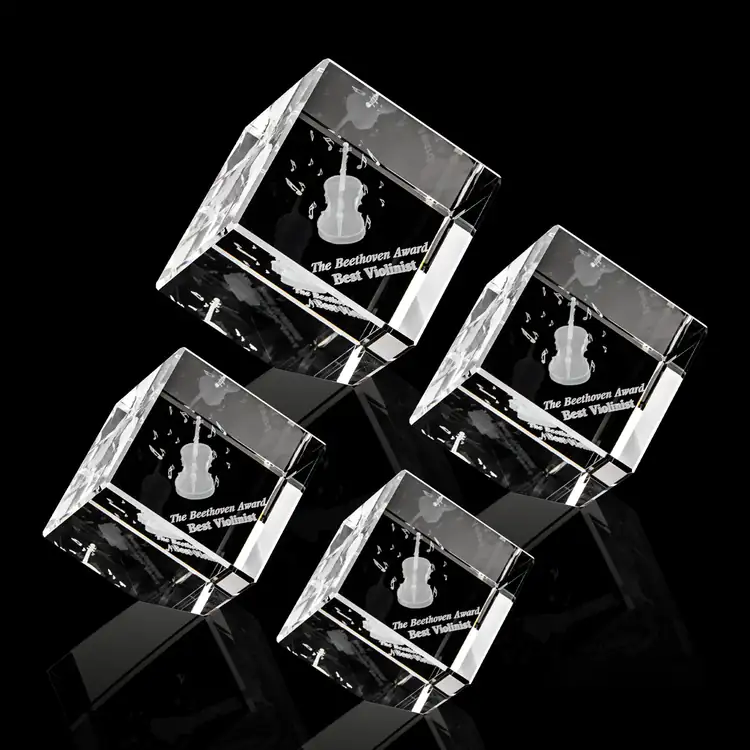Trophée cube Burrill en cristal optique - Gravure 3D