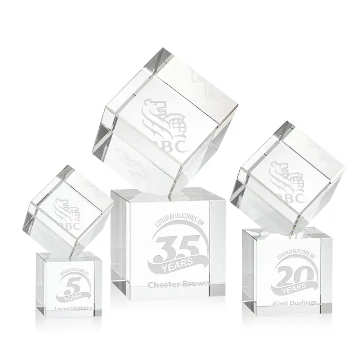 Trophée cube Burrill en cristal optique sur socle Granby - Gravure