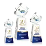 Trophée cube Burrill en cristal optique sur socle Novita - Multicolore