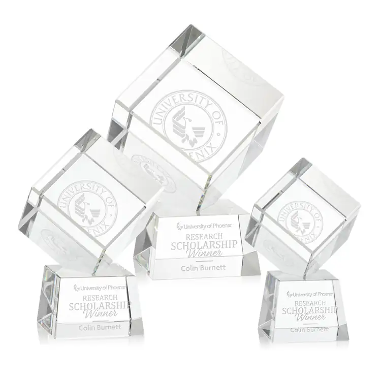 Trophée cube Burrill en cristal optique sur socle Robson - Gravure