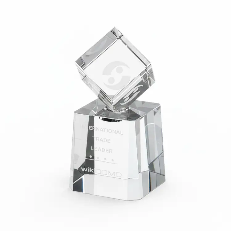 Trophée cube rotatif Stroud en cristal optique #2