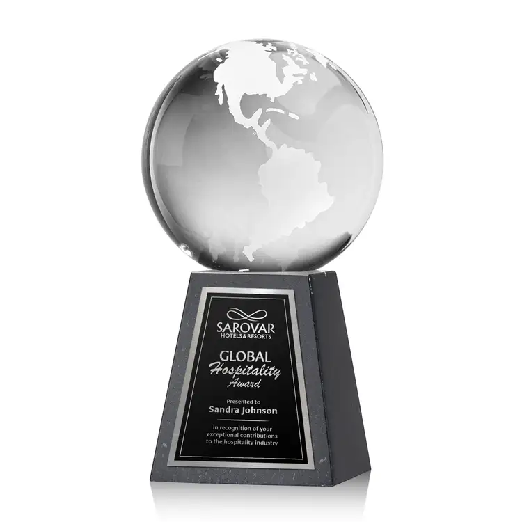 Trophée globe en cristal optique sur socle haut en marbre - Gravure