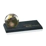 Trophée globe en marbre sur socle en granit - Gravure