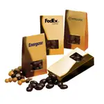 Petite boîte dorée de gourmandises chocolatées